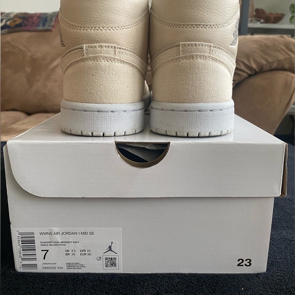 Nike Wmns Air Jordan 1 Mid SE 'Sanddrift', women’s size 7 - Picture 4 of 6
